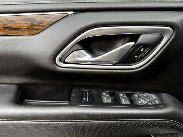 Chevrolet Suburban photo 21