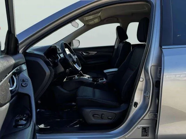 Nissan Rogue photo 18