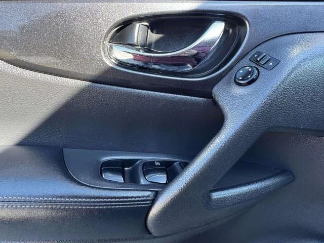 Nissan Rogue photo 19