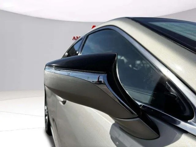 Lexus ES photo 11