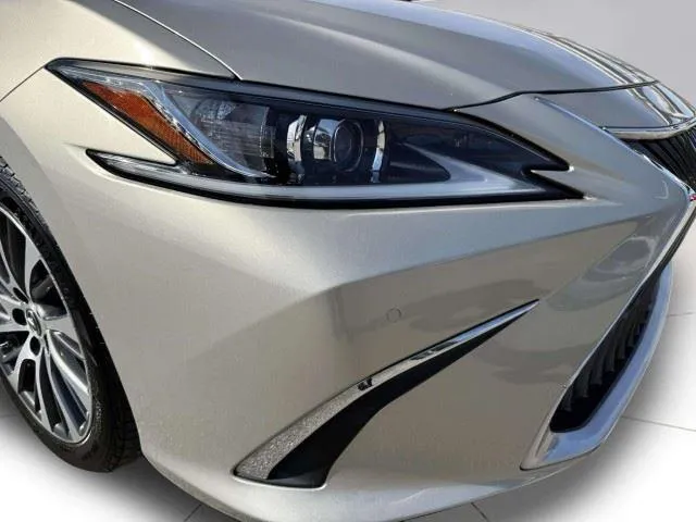 Lexus ES photo 12