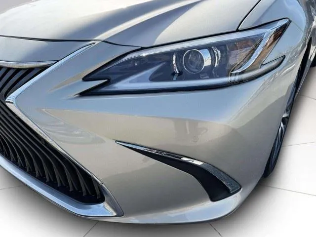 Lexus ES photo 13
