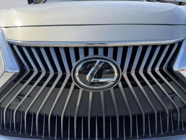 Lexus ES photo 14