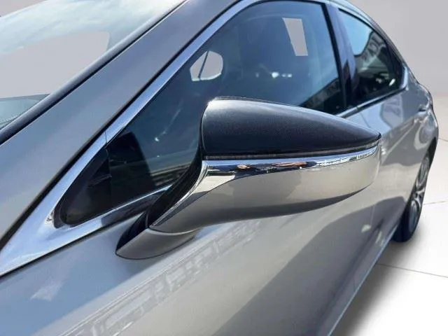 Lexus ES photo 15