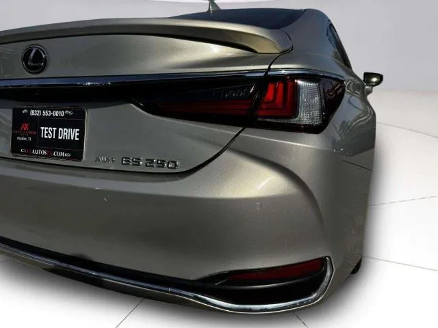 Lexus ES photo 17
