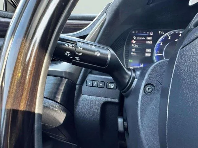 Lexus ES photo 24