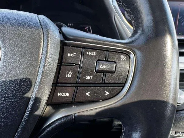 Lexus ES photo 26