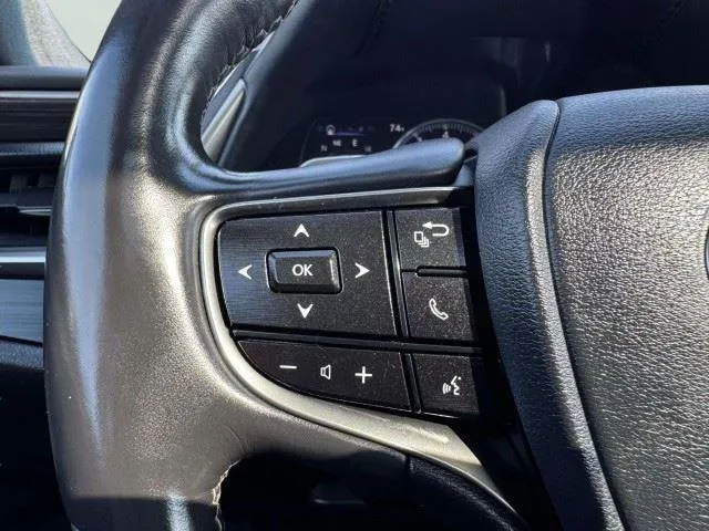 Lexus ES photo 27