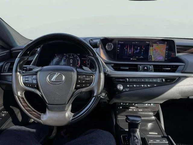 Lexus ES photo 29