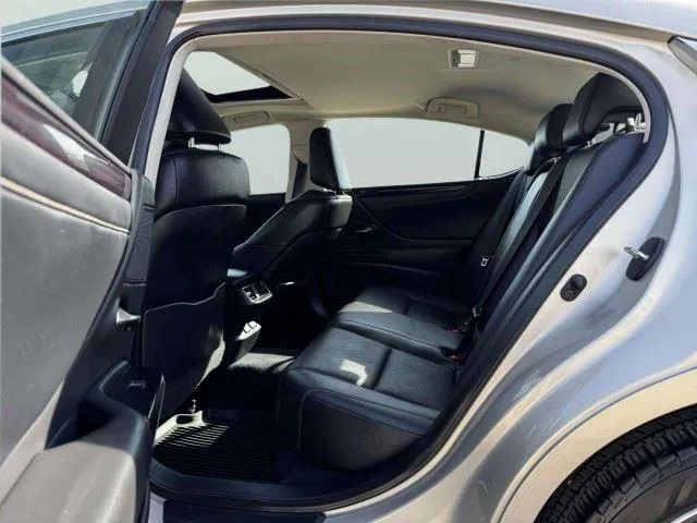Lexus ES photo 34