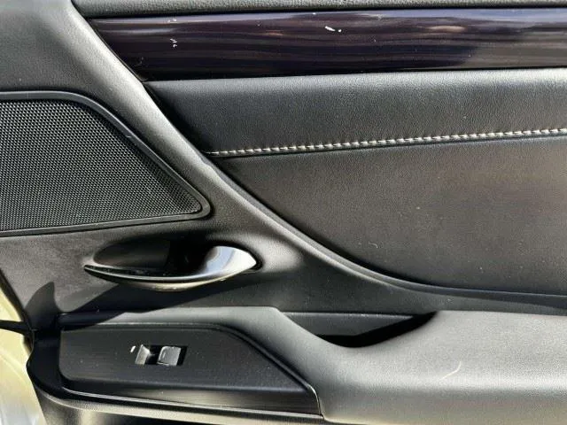 Lexus ES photo 44