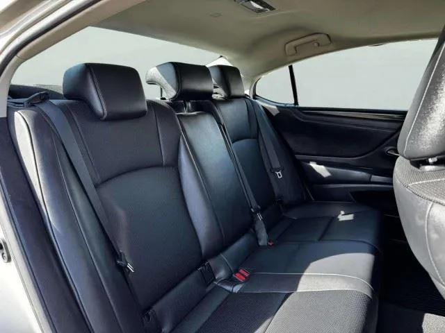 Lexus ES photo 45