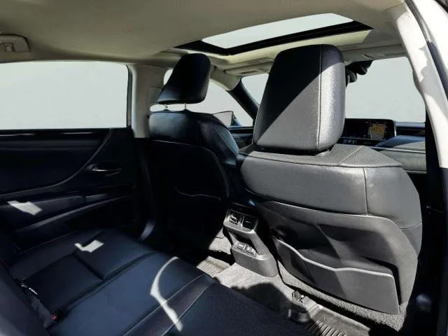 Lexus ES photo 46