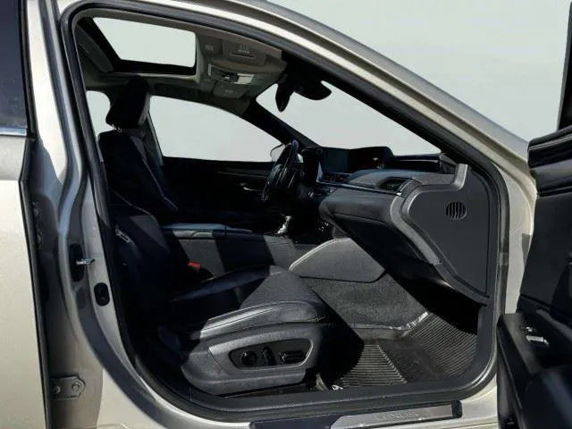Lexus ES photo 47