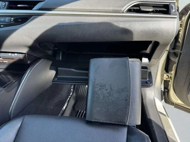 Lexus ES photo 51