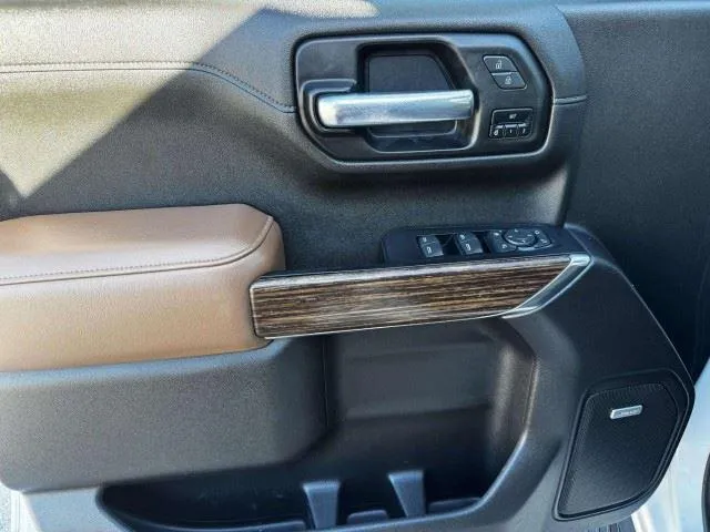 Chevrolet Silverado photo 18