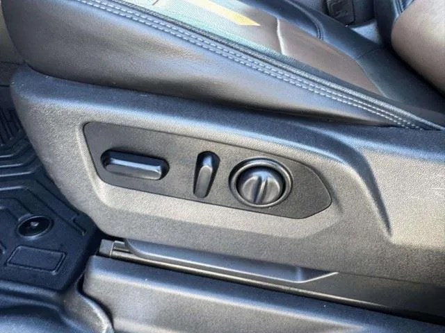 Chevrolet Silverado photo 22