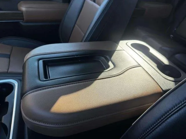 Chevrolet Silverado photo 36