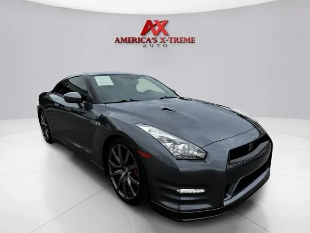 Nissan GT-R photo 8
