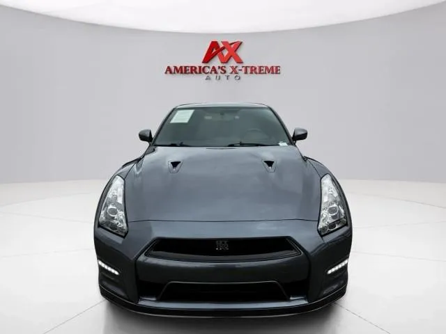 Nissan GT-R photo 9
