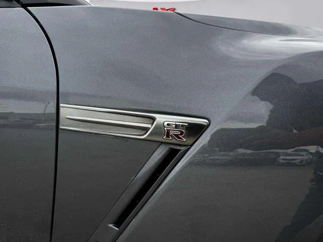 Nissan GT-R photo 11