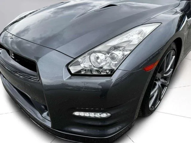 Nissan GT-R photo 13