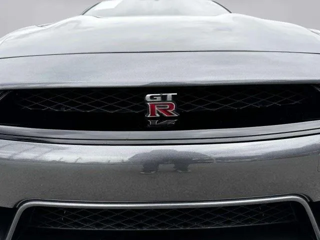 Nissan GT-R photo 14