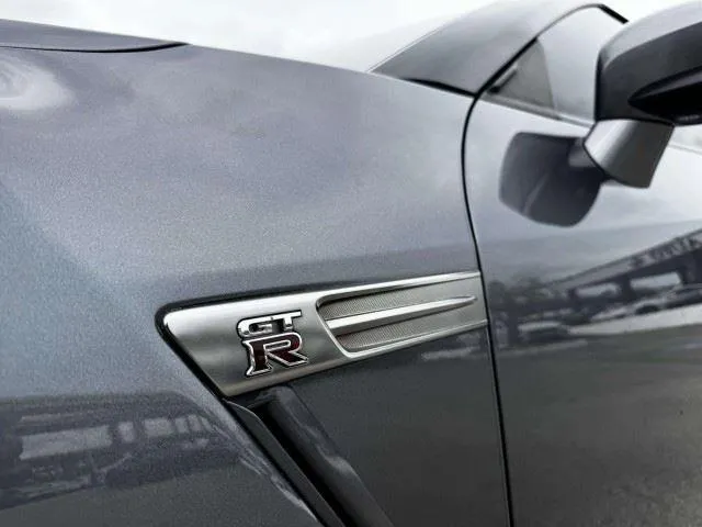 Nissan GT-R photo 15