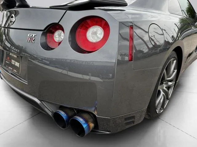 Nissan GT-R photo 18