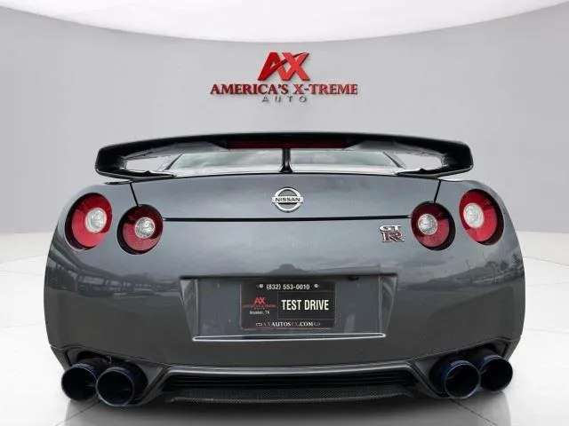Nissan GT-R photo 19