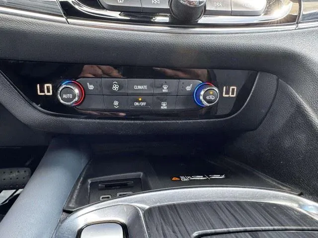 Buick Enclave photo 30