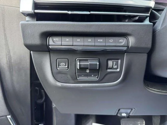 Cadillac Escalade ESV photo 21