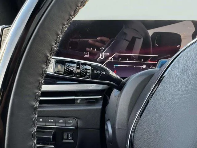 Cadillac Escalade ESV photo 23