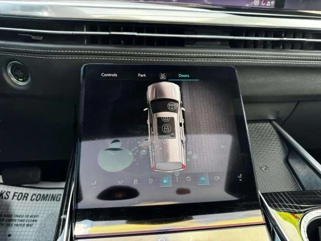Cadillac Escalade ESV photo 30