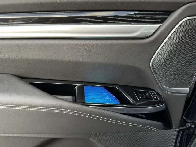 Cadillac Escalade ESV photo 36