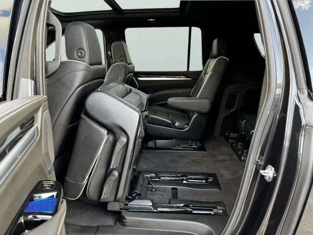 Cadillac Escalade ESV photo 39