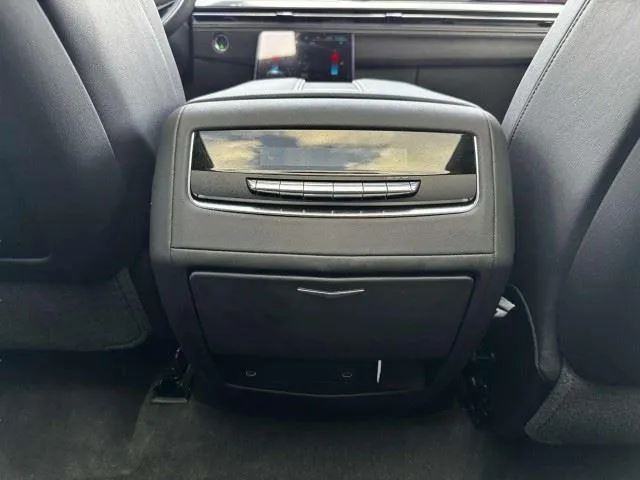 Cadillac Escalade ESV photo 41