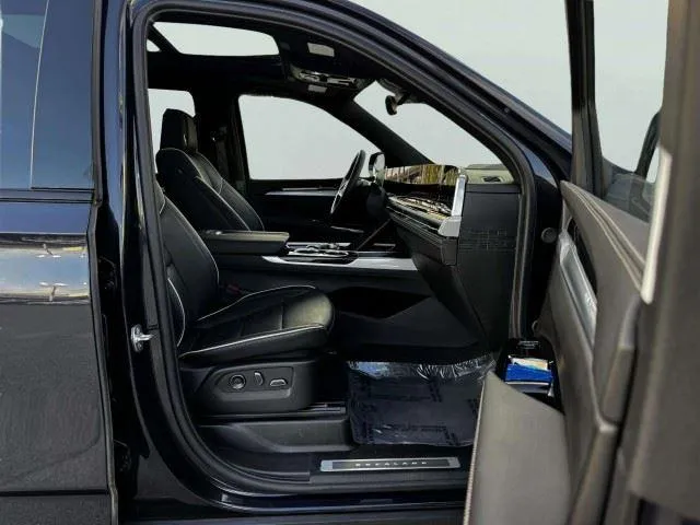 Cadillac Escalade ESV photo 50