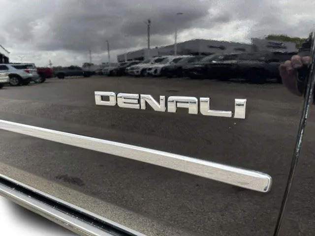 GMC Yukon XL photo 11