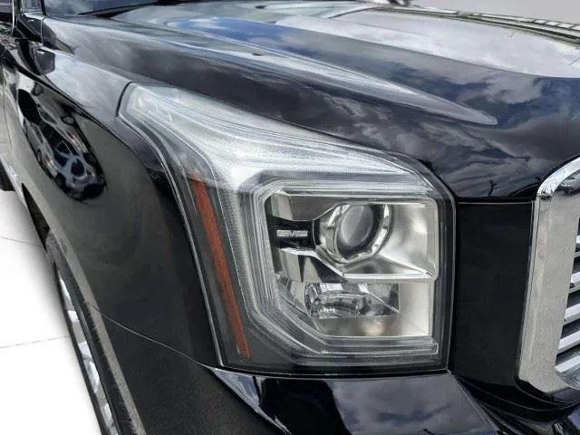 GMC Yukon XL photo 12
