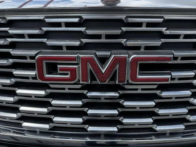 GMC Yukon XL photo 13