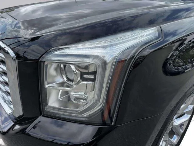 GMC Yukon XL photo 14