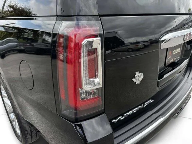 GMC Yukon XL photo 17