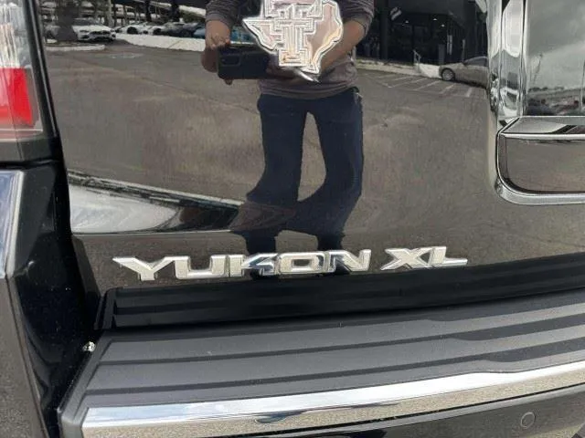 GMC Yukon XL photo 18
