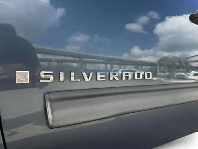 Chevrolet Silverado photo 13