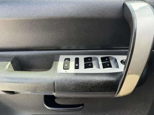Chevrolet Silverado photo 19
