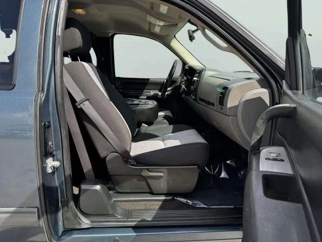 Chevrolet Silverado photo 32