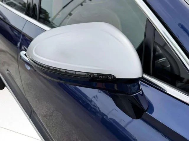 Bentley Flying Spur photo 10