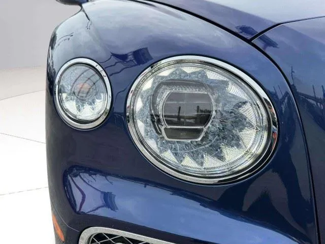 Bentley Flying Spur photo 11
