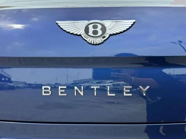 Bentley Flying Spur photo 16